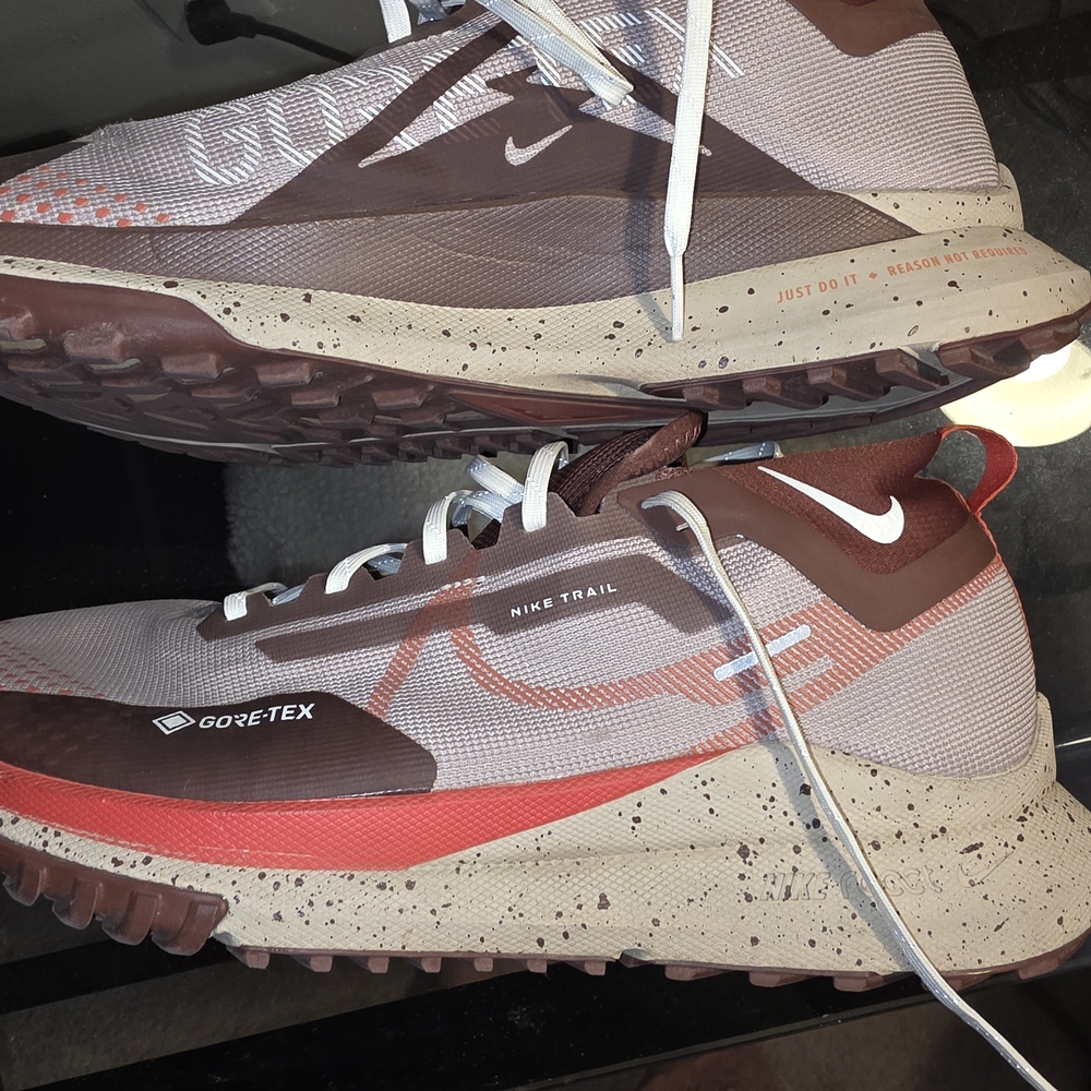 Nike Men's Athletic Shoes - Red and Brown